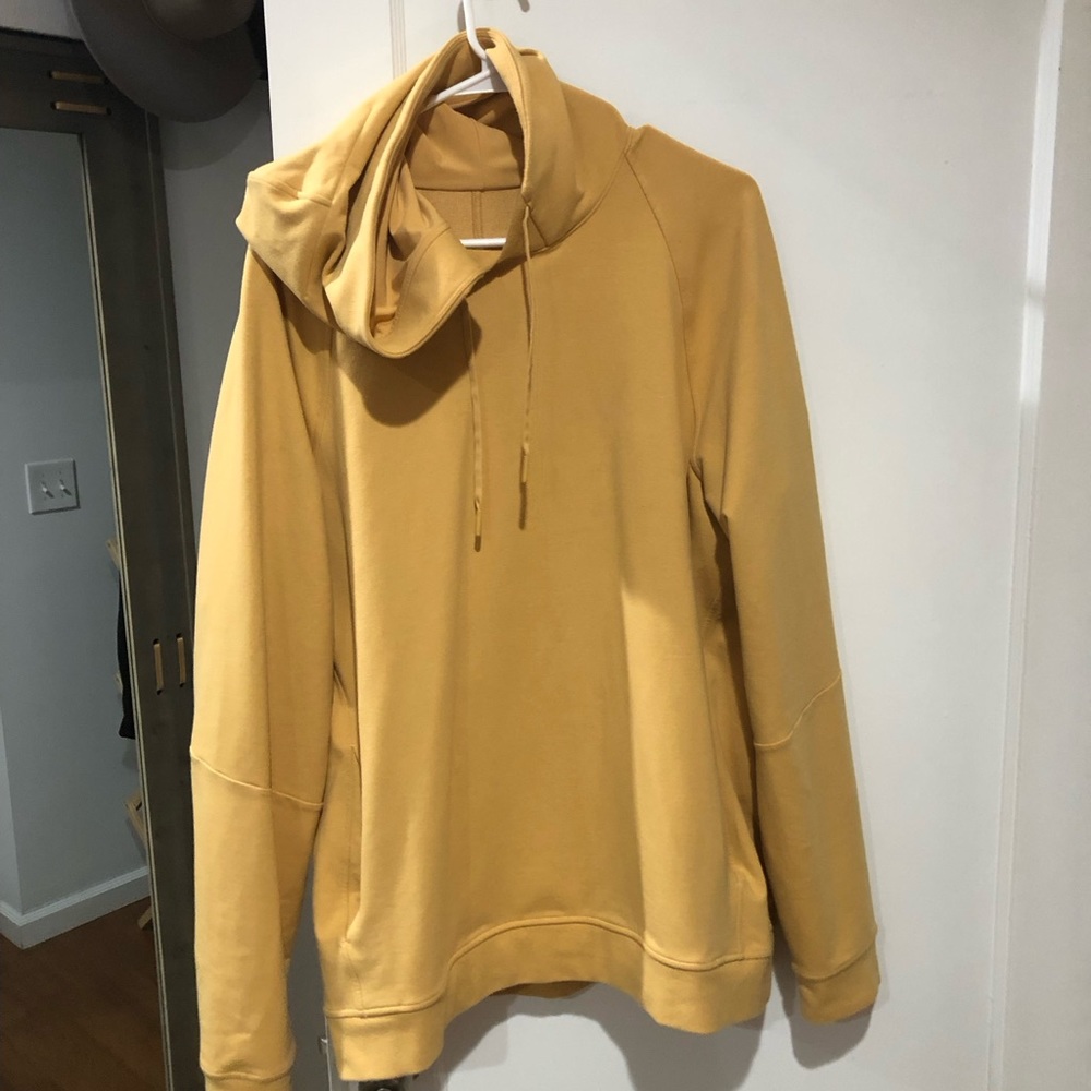 XL Lululemon sweatshirt with hood
